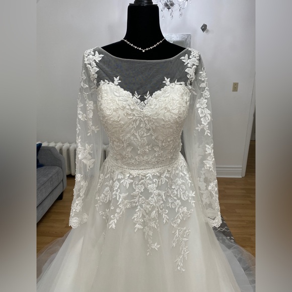 Bridallane Long Sleeve Wedding Gown Size 12 - Picture 4 of 4